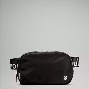 *NEW* Lululemon Everywhere Belt Bag - Black